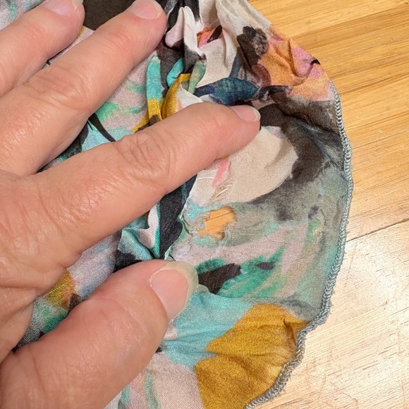 GUC AMUR- Drew Gown in Brushstroke Floral. Size 10 - Picture 14 of 16